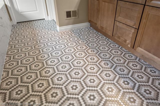 11948 Encore Court, Shelby Twp, MI 48315