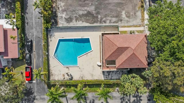 10762 La Placida Drive 7-106, Coral Springs, FL 33065