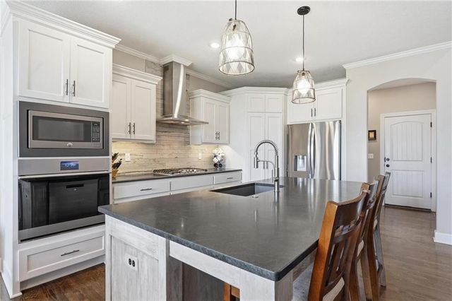 16905 Bradshaw Street, Overland Park, KS 66221