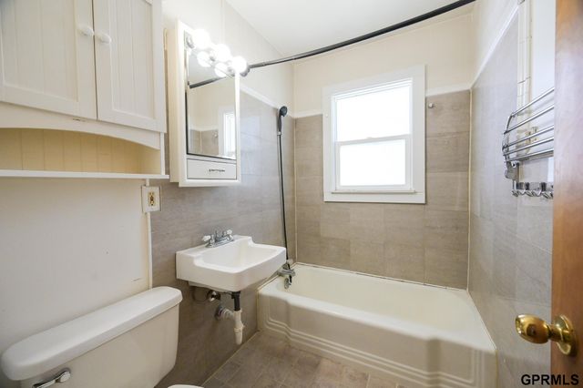 5040 Wilshire Boulevard, Lincoln, NE 68504