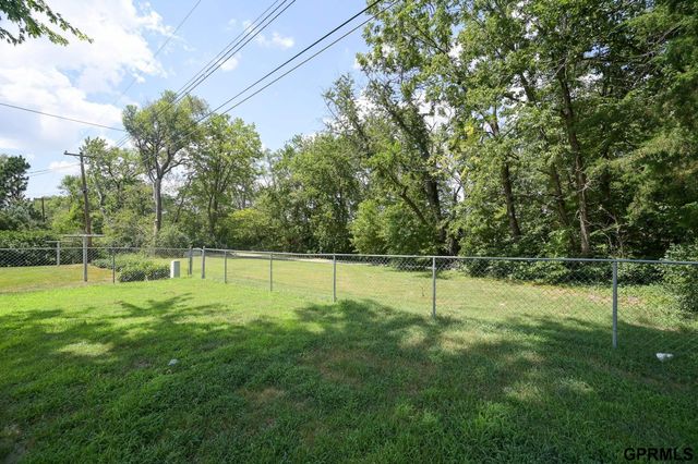 5040 Wilshire Boulevard, Lincoln, NE 68504