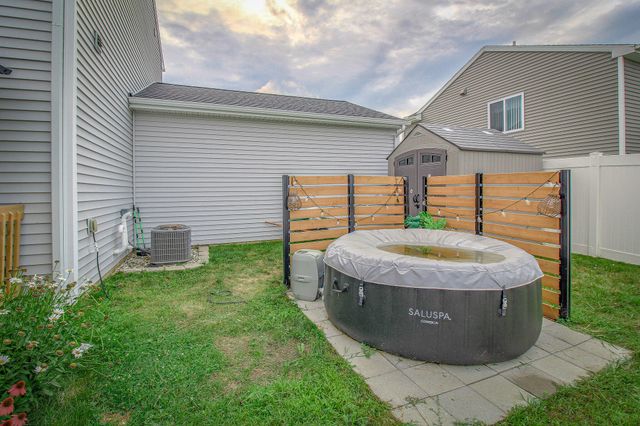 1742 Burr Pond Lane, Vicksburg, MI 49097