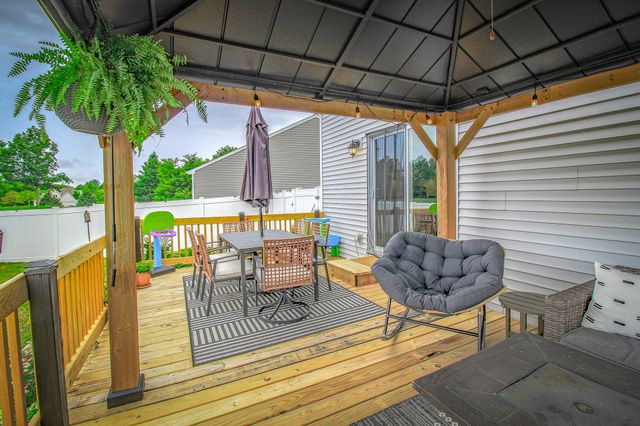 1742 Burr Pond Lane, Vicksburg, MI 49097
