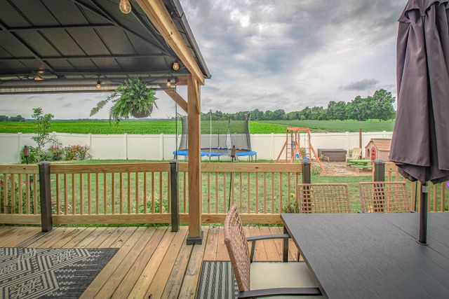 1742 Burr Pond Lane, Vicksburg, MI 49097
