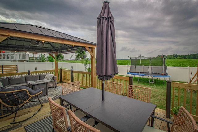 1742 Burr Pond Lane, Vicksburg, MI 49097