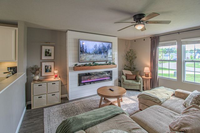 1742 Burr Pond Lane, Vicksburg, MI 49097