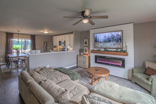 1742 Burr Pond Lane, Vicksburg, MI 49097