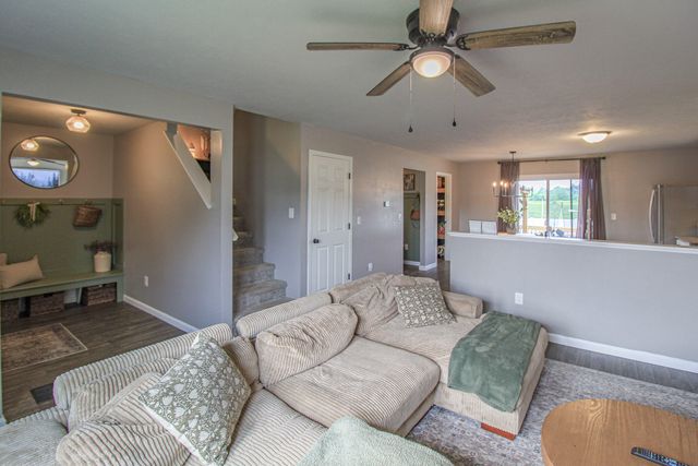 1742 Burr Pond Lane, Vicksburg, MI 49097
