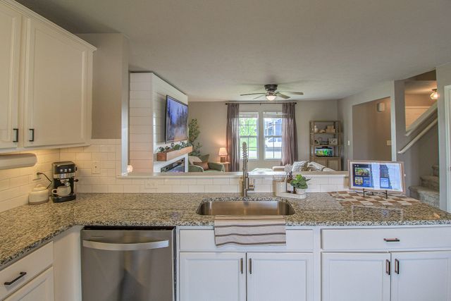 1742 Burr Pond Lane, Vicksburg, MI 49097