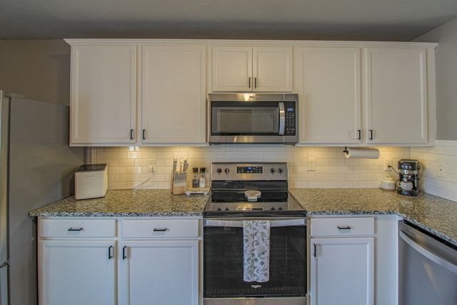 1742 Burr Pond Lane, Vicksburg, MI 49097
