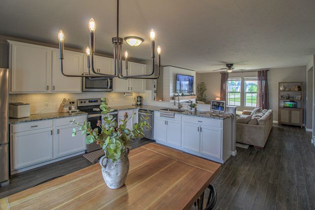 1742 Burr Pond Lane, Vicksburg, MI 49097