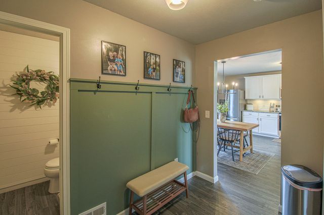 1742 Burr Pond Lane, Vicksburg, MI 49097