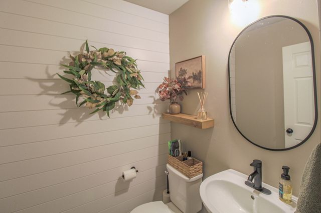 1742 Burr Pond Lane, Vicksburg, MI 49097