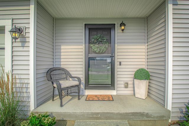 1742 Burr Pond Lane, Vicksburg, MI 49097