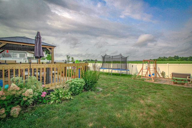 1742 Burr Pond Lane, Vicksburg, MI 49097