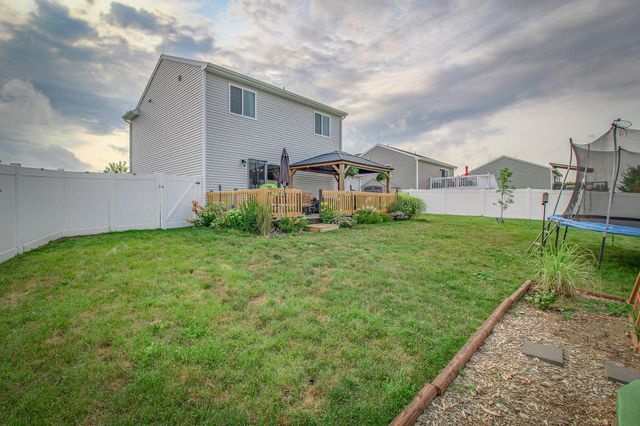 1742 Burr Pond Lane, Vicksburg, MI 49097