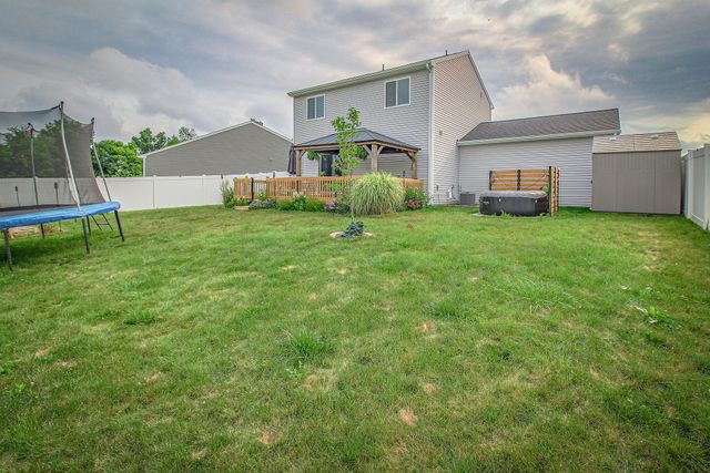 1742 Burr Pond Lane, Vicksburg, MI 49097