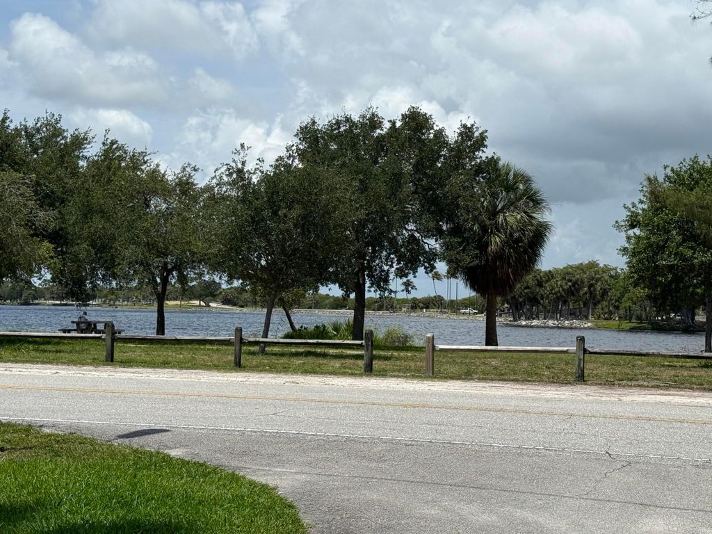 3040 Lake Osborne Drive 111, Lake Worth Beach, FL 33461