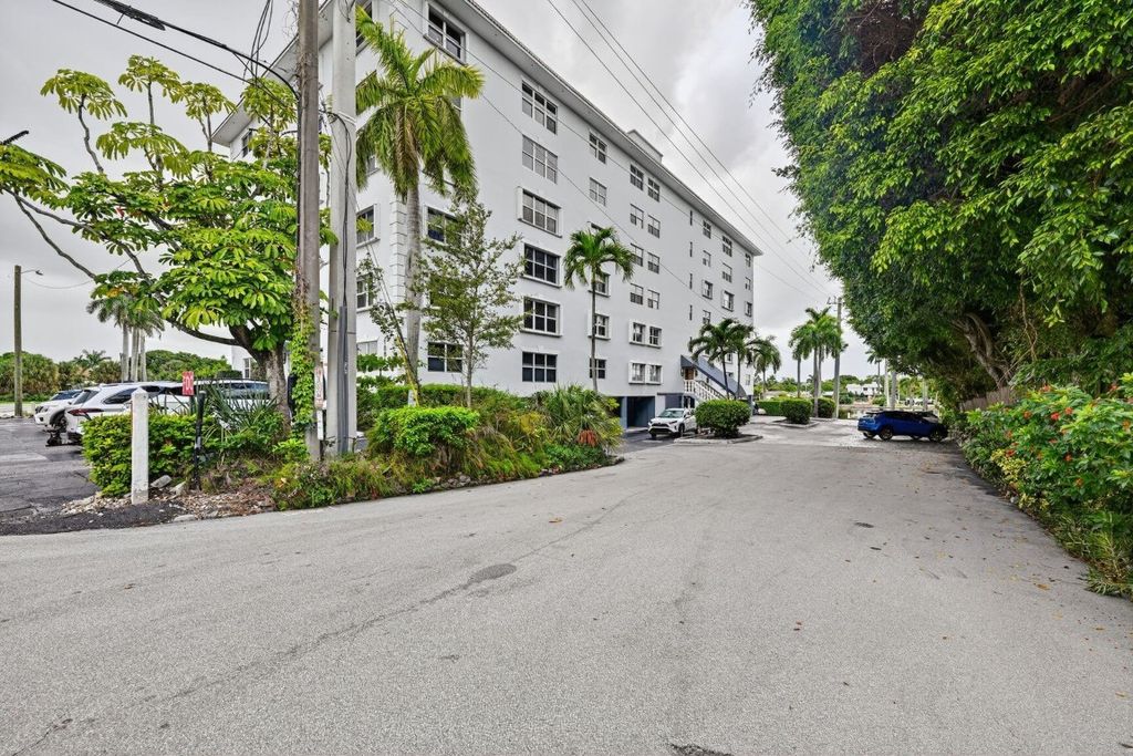 1881 Middle River Drive 301, Fort Lauderdale, FL 33305
