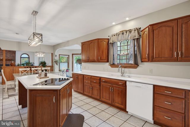 818 GREEN HILLS RD, Birdsboro, PA 19508