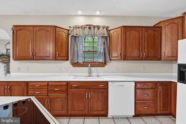 818 GREEN HILLS RD, Birdsboro, PA 19508