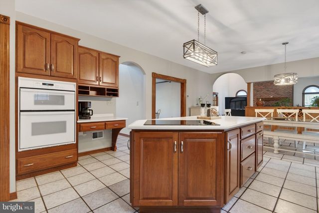 818 GREEN HILLS RD, Birdsboro, PA 19508