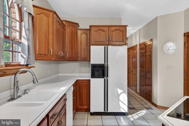 818 GREEN HILLS RD, Birdsboro, PA 19508