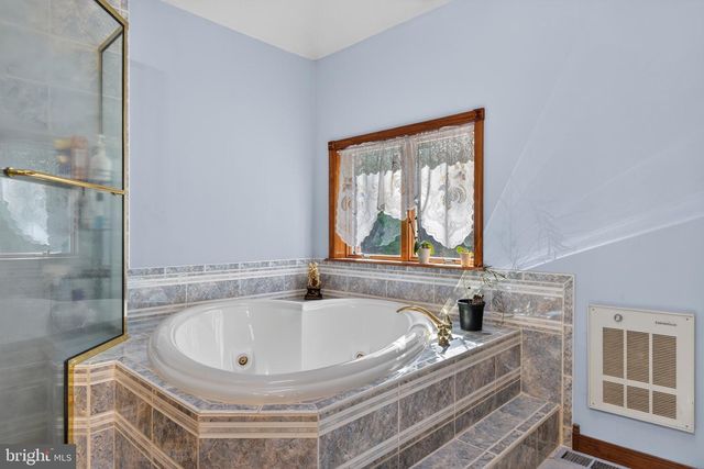 818 GREEN HILLS RD, Birdsboro, PA 19508