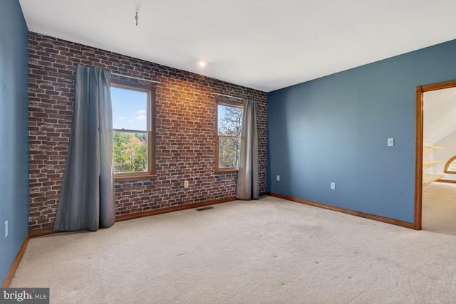 818 GREEN HILLS RD, Birdsboro, PA 19508
