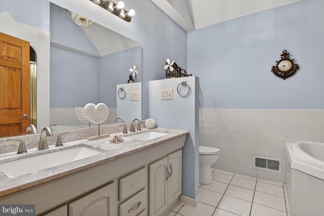 818 GREEN HILLS RD, Birdsboro, PA 19508