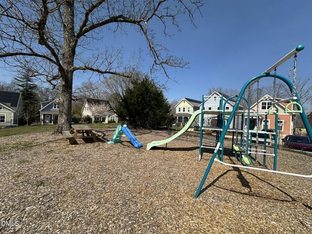 105 Fiori Hill Drive N, Hillsborough, NC 27278