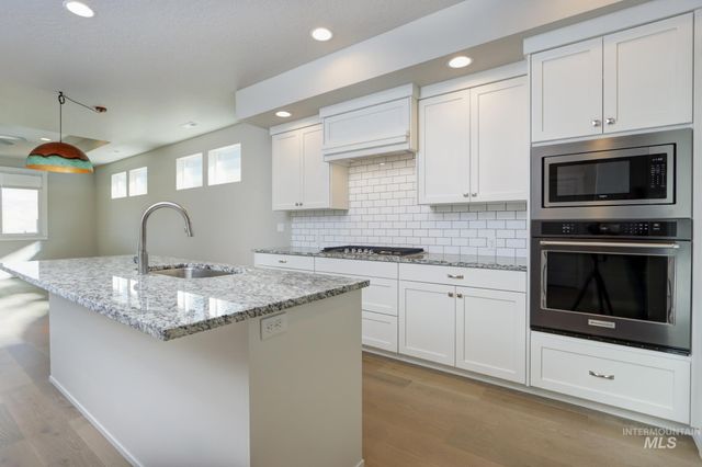 2214 E Danzee Dr, Boise, ID 83716