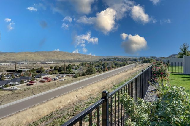 2214 E Danzee Dr, Boise, ID 83716
