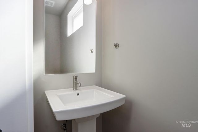 2214 E Danzee Dr, Boise, ID 83716