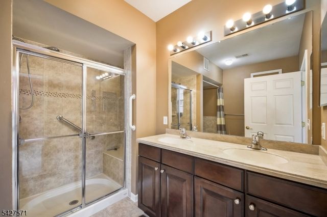 3 Slate Ct D-1, Woodland Park, NJ 07424