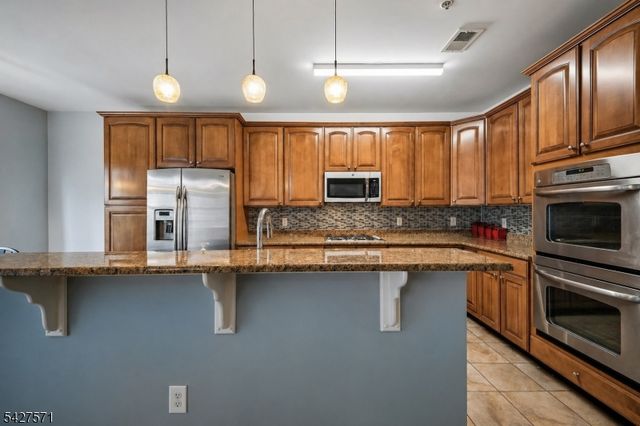 3 Slate Ct D-1, Woodland Park, NJ 07424