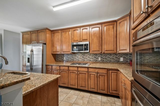 3 Slate Ct D-1, Woodland Park, NJ 07424