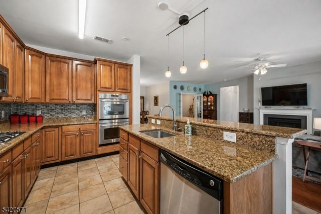 3 Slate Ct D-1, Woodland Park, NJ 07424