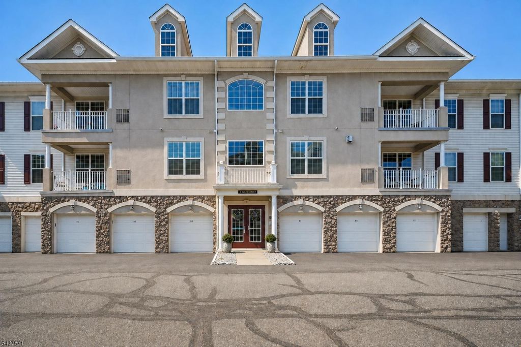 3 Slate Ct D-1, Woodland Park, NJ 07424