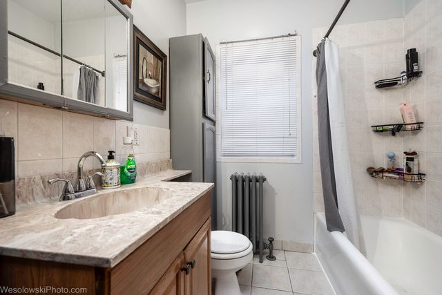 4146 N Marmora Avenue, Chicago, IL 60634