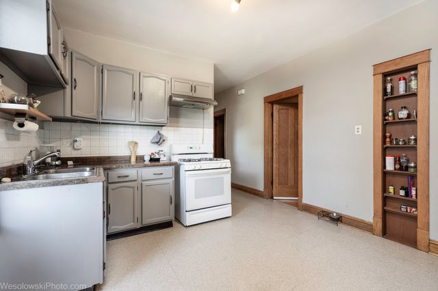 4146 N Marmora Avenue, Chicago, IL 60634