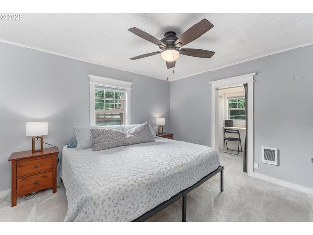 1208 E 10TH St, Newberg, OR 97132