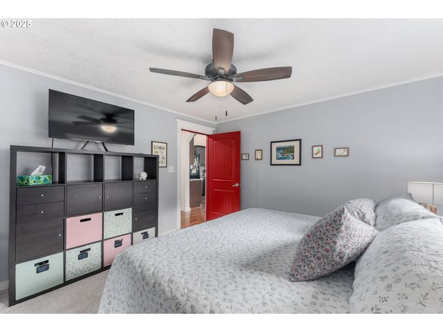 1208 E 10TH St, Newberg, OR 97132