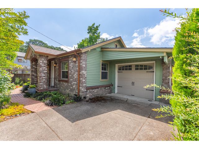 1208 E 10TH St, Newberg, OR 97132