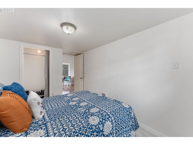 1208 E 10TH St, Newberg, OR 97132