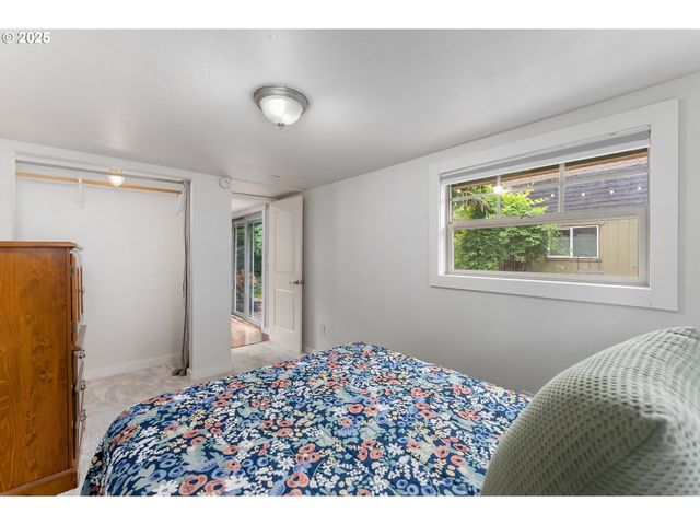1208 E 10TH St, Newberg, OR 97132