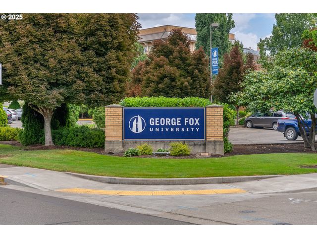 1208 E 10TH St, Newberg, OR 97132