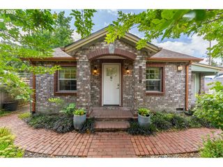 1208 E 10TH St, Newberg, OR 97132