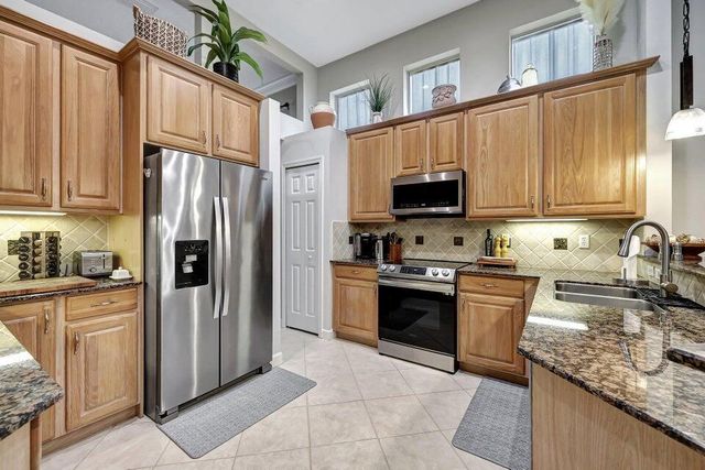 7602 Greenbrier Circle, Port St. Lucie, FL 34986