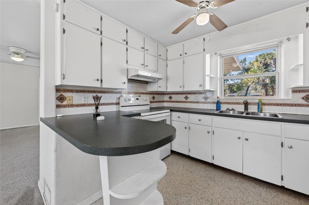 Image 11 of property listing at 123 W OCEAN AVENUE, Edgewater, FL 32132